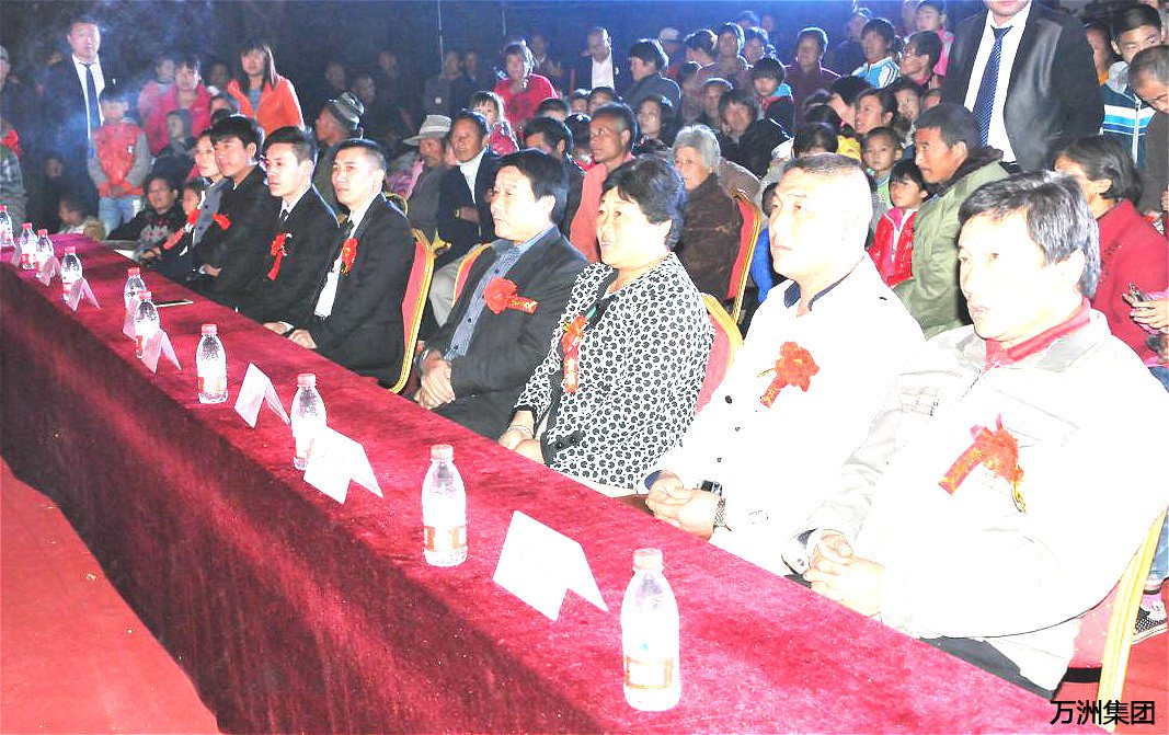 “万洲爱心基金会战略发展基地”签约授牌仪式在南常东村隆重举行