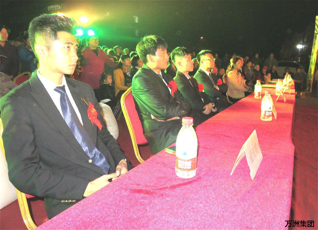 “万洲爱心基金会战略发展基地”签约授牌仪式在东丁社区举行