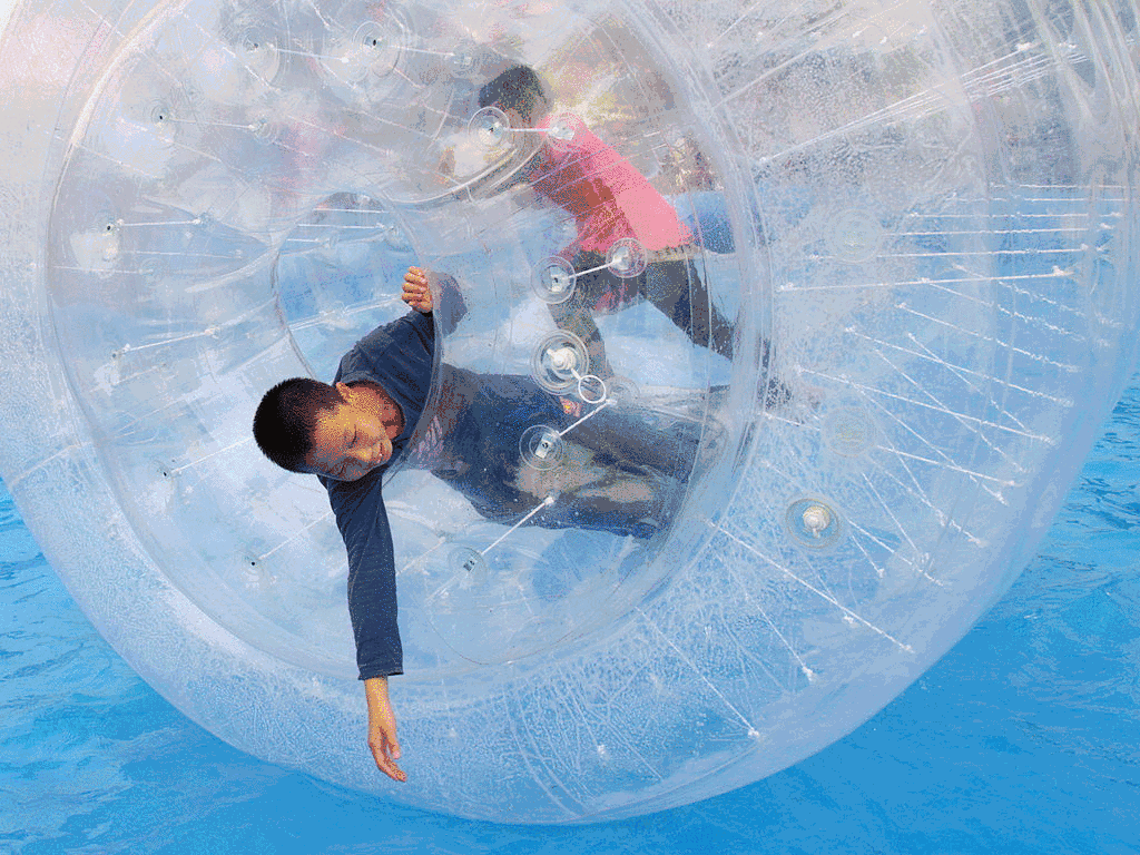 不会轻功水上漂没关系!小朋友可以水上奔走