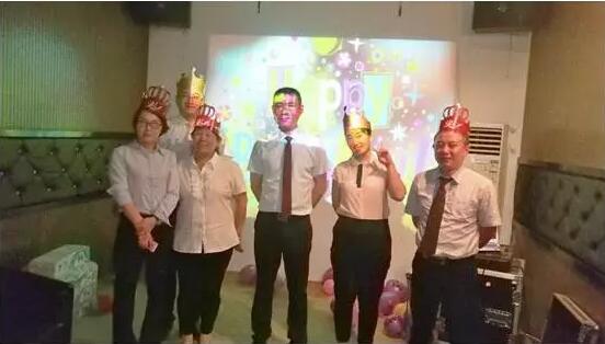 亲爱的万洲家人,生日快乐!!!