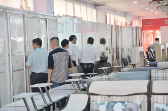 万洲浙商城義丰家具商贸公司爱心公益行活动开始啦......