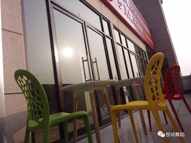 一个专心舞蹈教育的工作室!我们在招生,你来么?