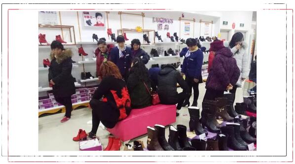 万洲第一街商博瑞周年店庆,礼品大放送,奖品免费领,更有电动三轮车相送!
