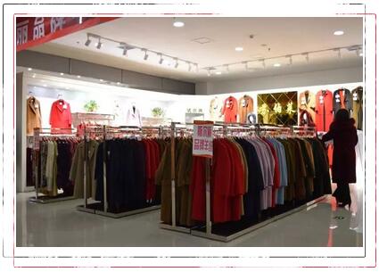 万洲第一街商博瑞周年店庆,礼品大放送,奖品免费领,更有电动三轮车相送!