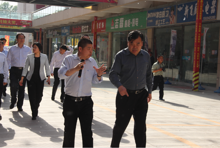 周口市市长刘继标率团莅临万城商贸集聚港考察