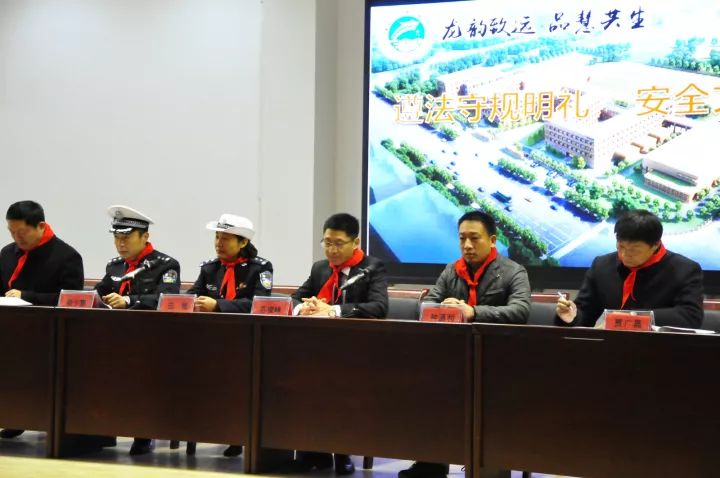 【正能量】万洲集团慈善公益不断前行,学校捐赠奉献爱心!