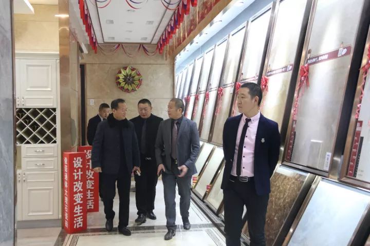 石家庄市藁城区国土资源局党组书记、局长陶书章莅临郸城万洋国际博览城进行参观考察!