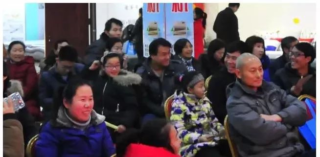 热烈祝贺万洲购《年末清仓放价》精彩活动举办圆满成功!