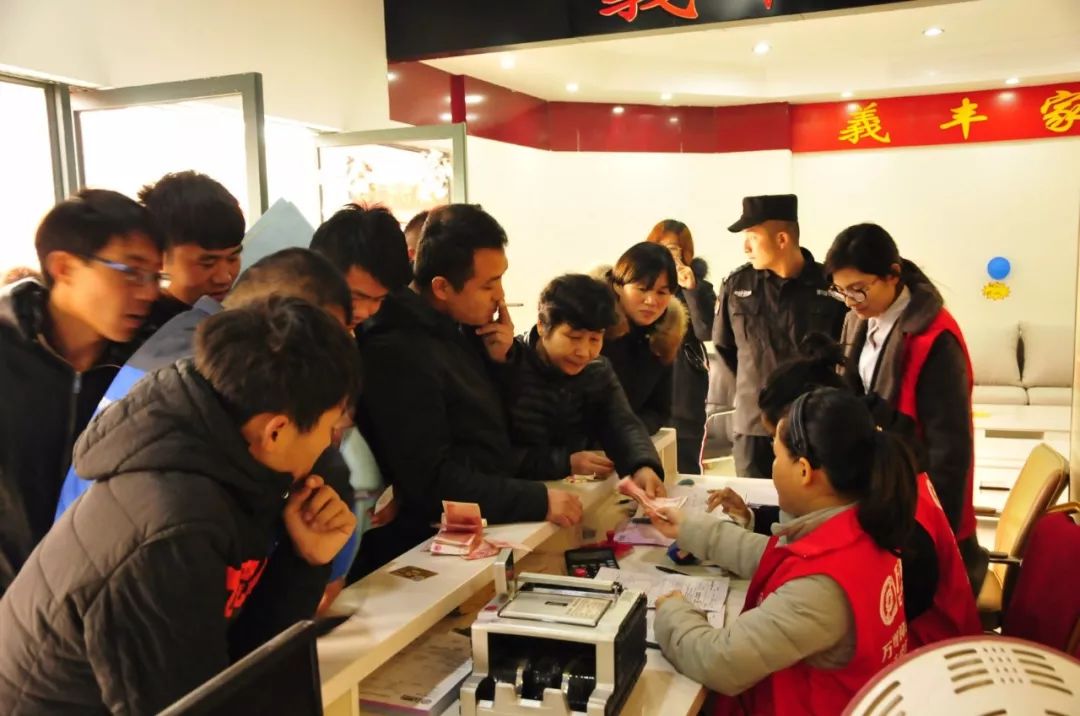 热烈祝贺万洲购《年末清仓放价》精彩活动举办圆满成功!