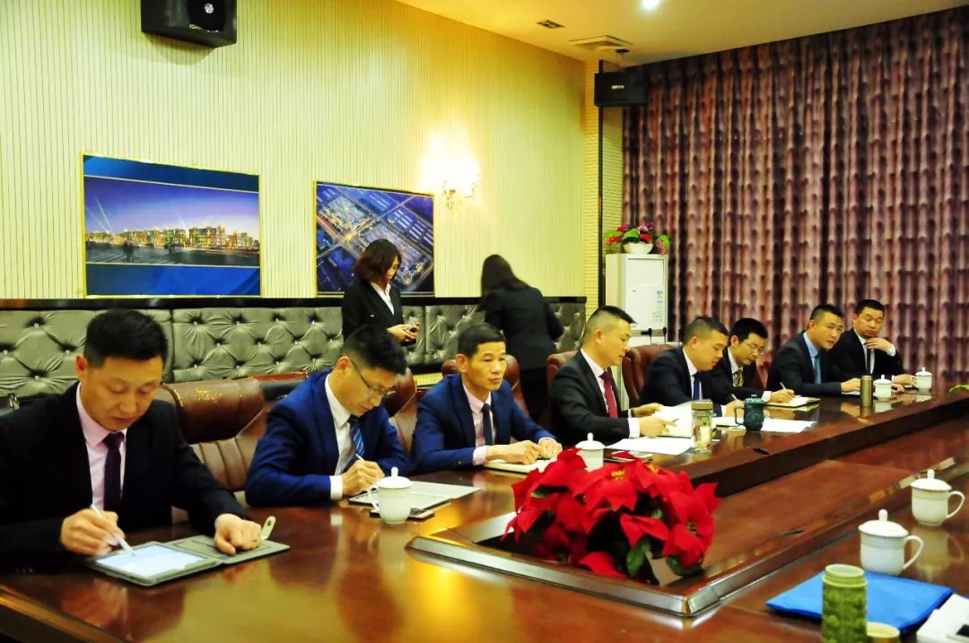 薛城区委常委、统战部部长孙中坤携区统战部、区工商联、区商务局等部门一行领导 莅临万洲集团调研,并针对招商引资环境召开专题座谈会