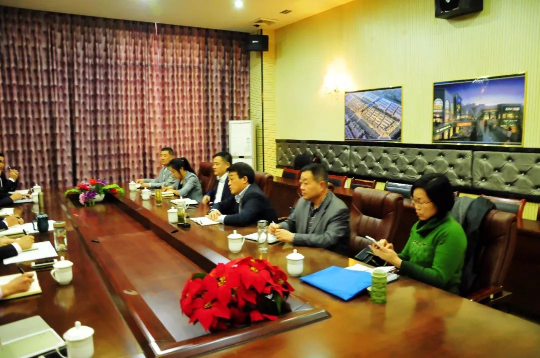 薛城区委常委、统战部部长孙中坤携区统战部、区工商联、区商务局等部门一行领导 莅临万洲集团调研,并针对招商引资环境召开专题座谈会