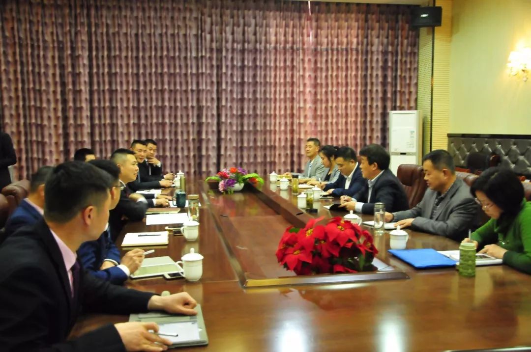 薛城区委常委、统战部部长孙中坤携区统战部、区工商联、区商务局等部门一行领导 莅临万洲集团调研,并针对招商引资环境召开专题座谈会