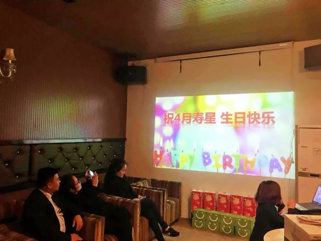 四月的万洲寿星们,生日快乐!