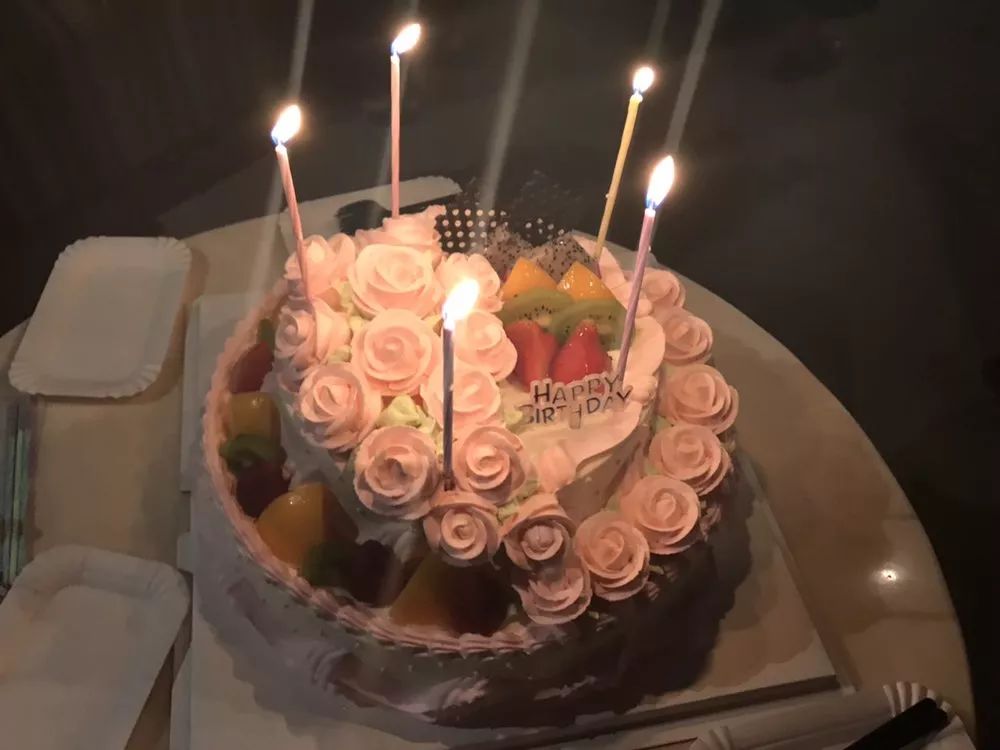 嗨!五月!万洲的寿星们,生日快乐!