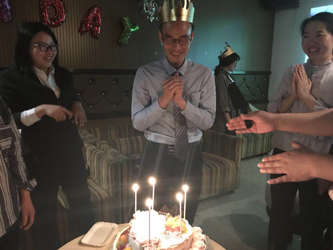 嗨!五月!万洲的寿星们,生日快乐!