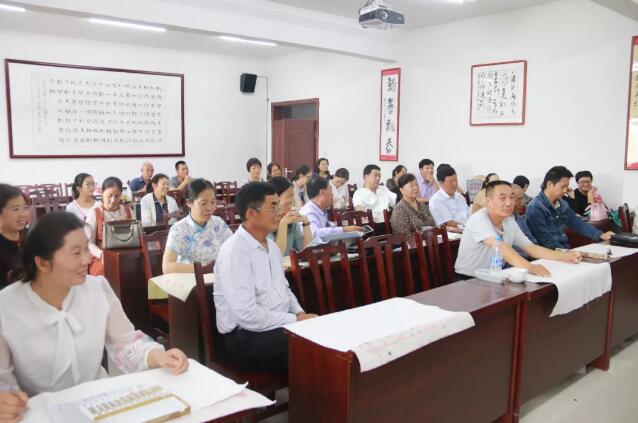 践行慈善公益,万洋为郸城老年大学送温暖!