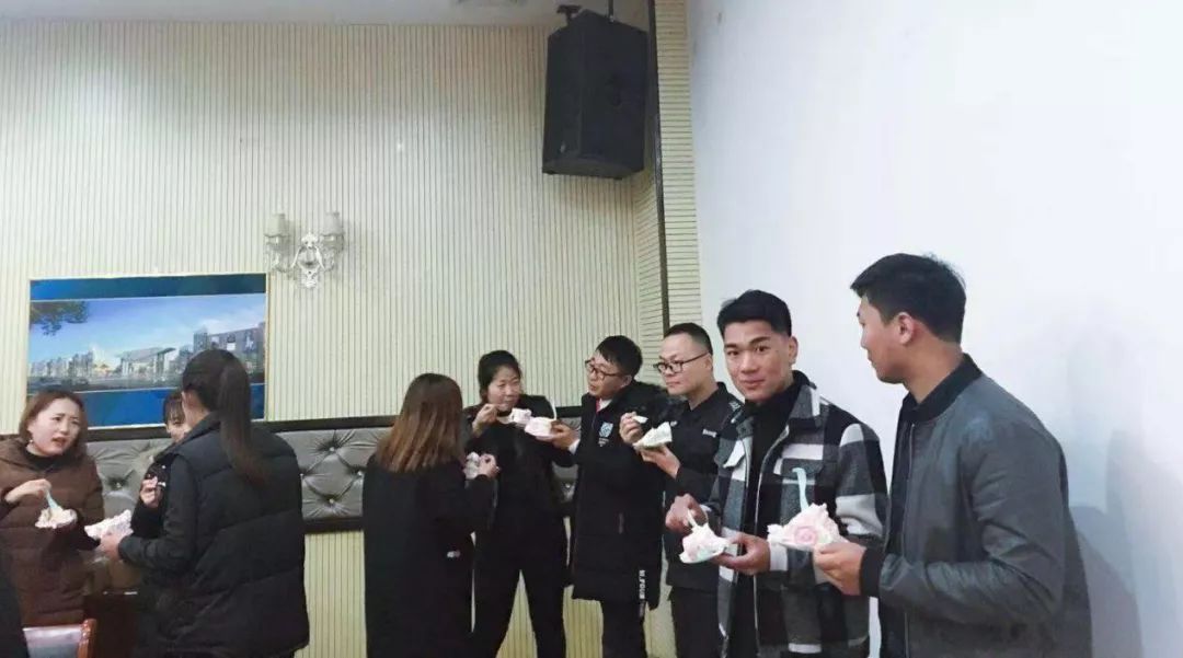 十一月的万洲寿星们,Happy Birthday!