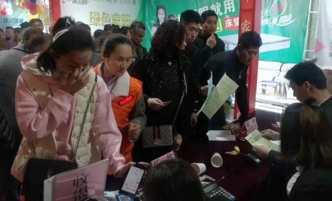 挤爆了!火爆!火爆!热烈祝贺万洲浙商城3.16开春集采节活动圆满成功!