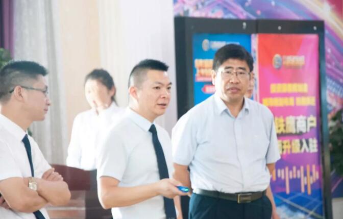 日照银行枣庄分行行长王伟一行莅临万洲集团