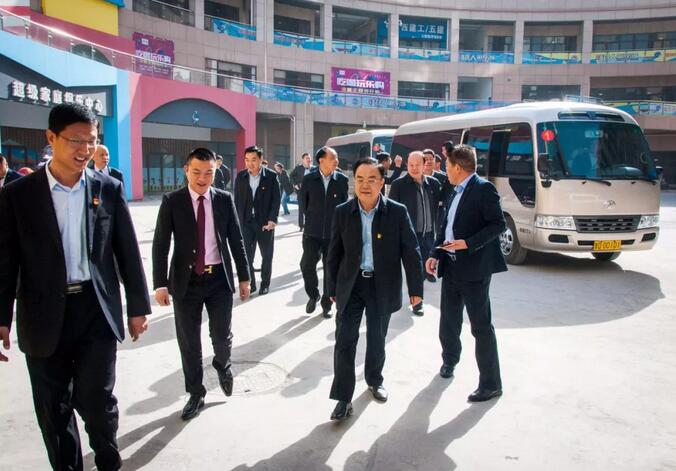 市政协党组书记、主席孙欣亮一行莅临万洲第一街、常商会调研指导工作
