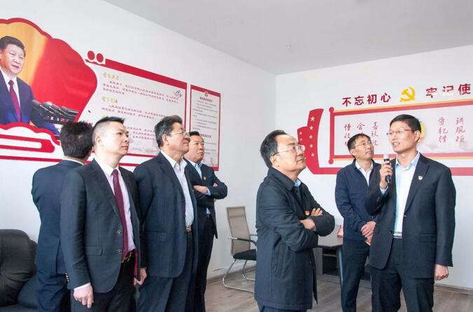 市政协党组书记、主席孙欣亮一行莅临万洲第一街、常商会调研指导工作