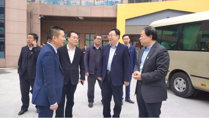 省委宣讲团成员、省社科联党组书记、副主席刘致福等一行领导莅临万洲第一街、常商会参观指导工作
