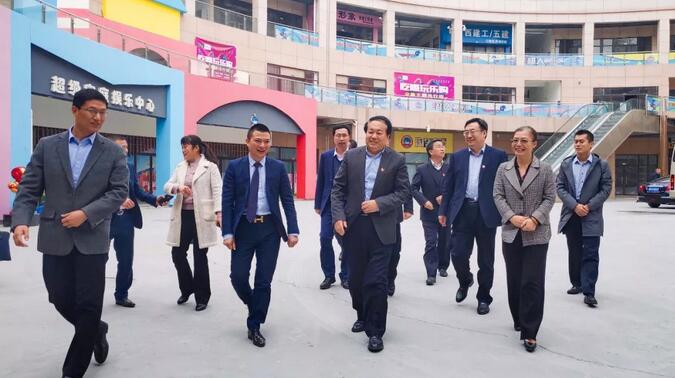 省委宣讲团成员、省社科联党组书记、副主席刘致福等一行领导莅临万洲第一街、常商会参观指导工作