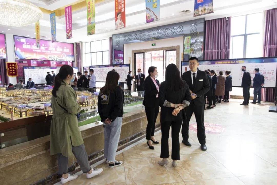 确保健康安全,传递正能量 | 4月18-19日,万洲第一街免费领取口罩公益活动