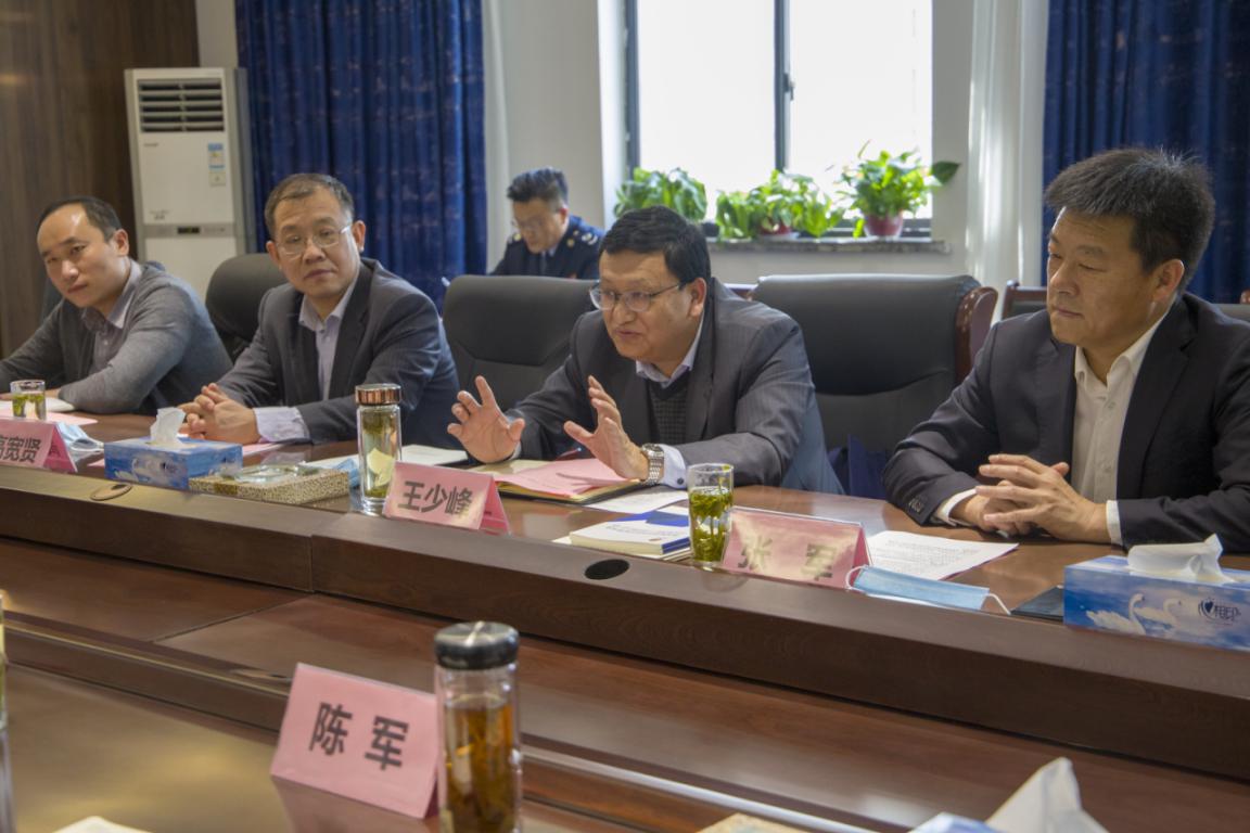 枣庄市税务局党委委员、副局长王少峰,薛城区税务局党委书记、局长张军等领导莅临万洲集团视察指导工作