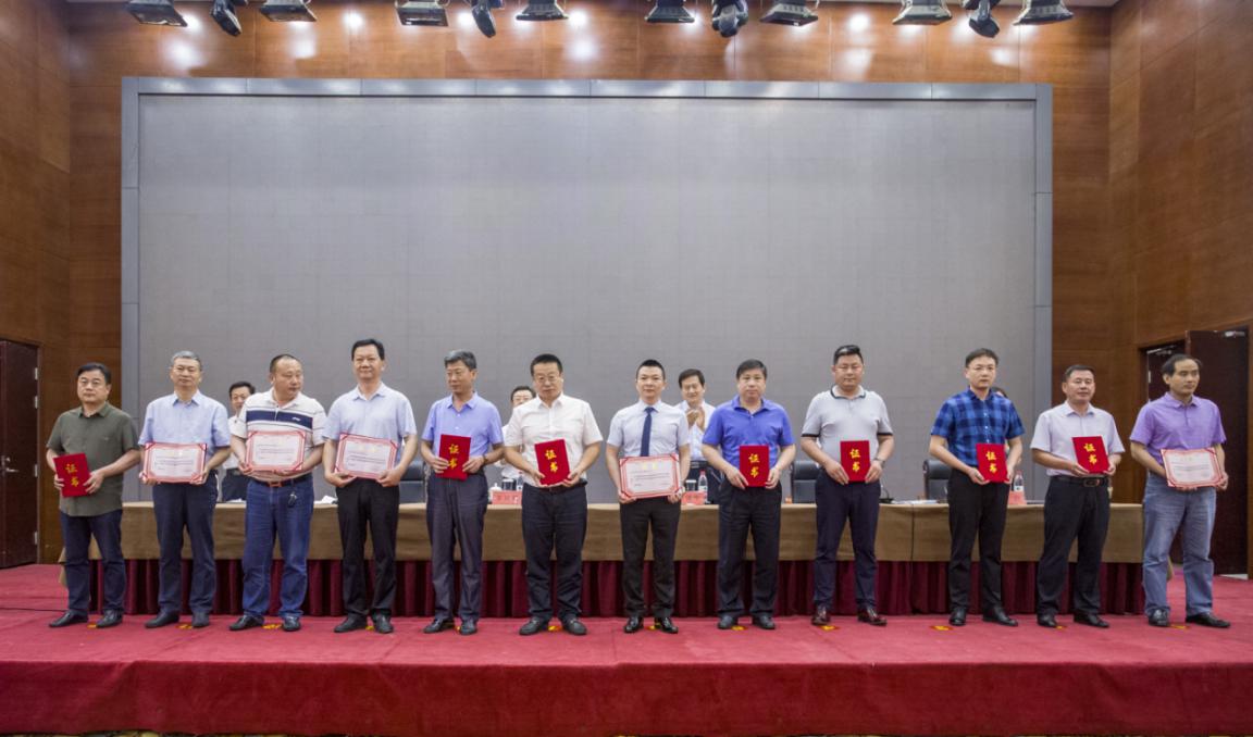 热烈祝贺中国国际商会枣庄商会第四届会员代表大会圆满成功 万洲集团董事长苏恩光当选商会副会长