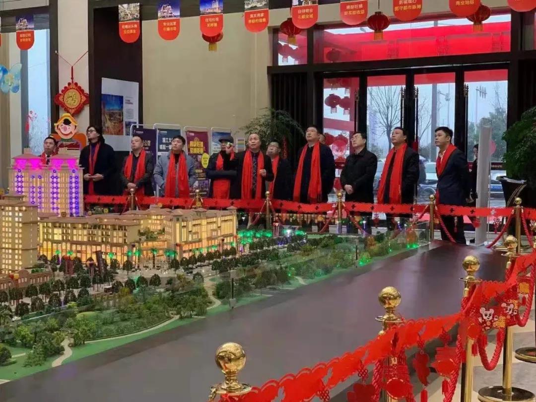 热烈欢迎商丘市虞城县人大常委会副主任王玉军等领导莅临郸城万洋商贸博览城进行参观考察!