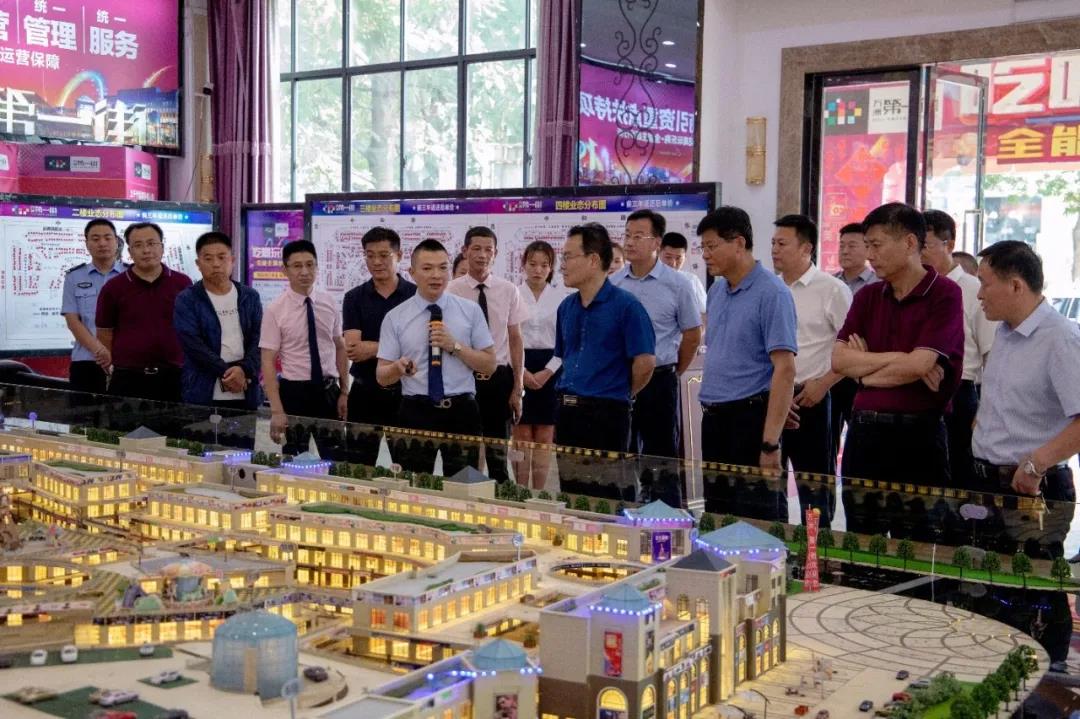 尹作义区长带领区相关职能部门主要领导负责人莅临万洲集团枣庄公司召开现场办公会议