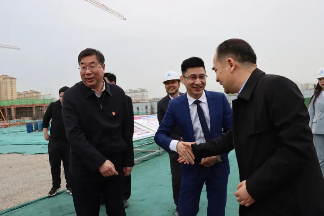 河南省政府重点项目服务督导组一行莅临万洲汇督导重点项目建设情况