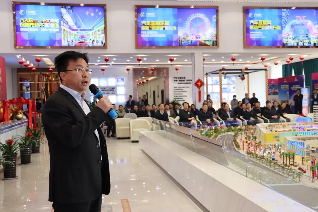 鹤壁市委常委、常务副市长洪利民携重点项目观摩团莅临万洲汇观摩考察
