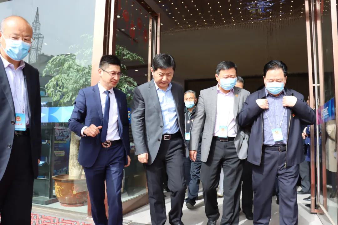 鹤壁市政协主席李军携重点项目视察组莅临万洲汇视察指导