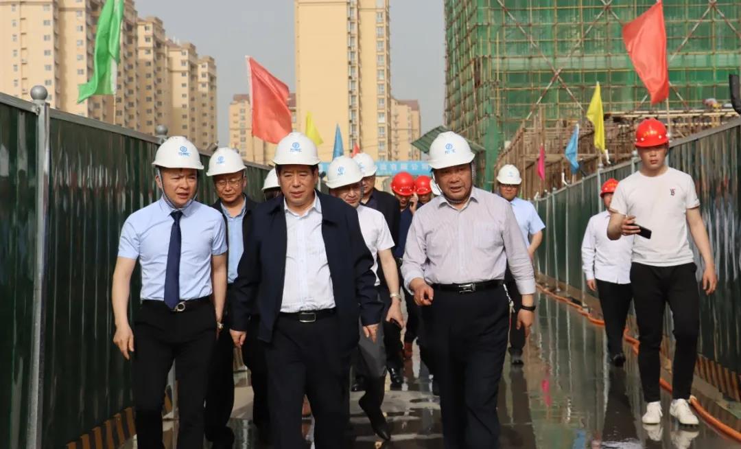 鹤壁市人大常委会党组书记、主任史全新一行领导莅临重点项目万洲汇观摩指导
