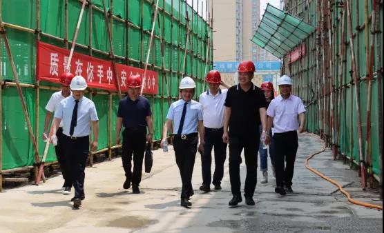 鹤壁国家经济技术开发区工委副书记、管委副主任李雷一行莅临万洲汇项目地,召开工作推进现场会