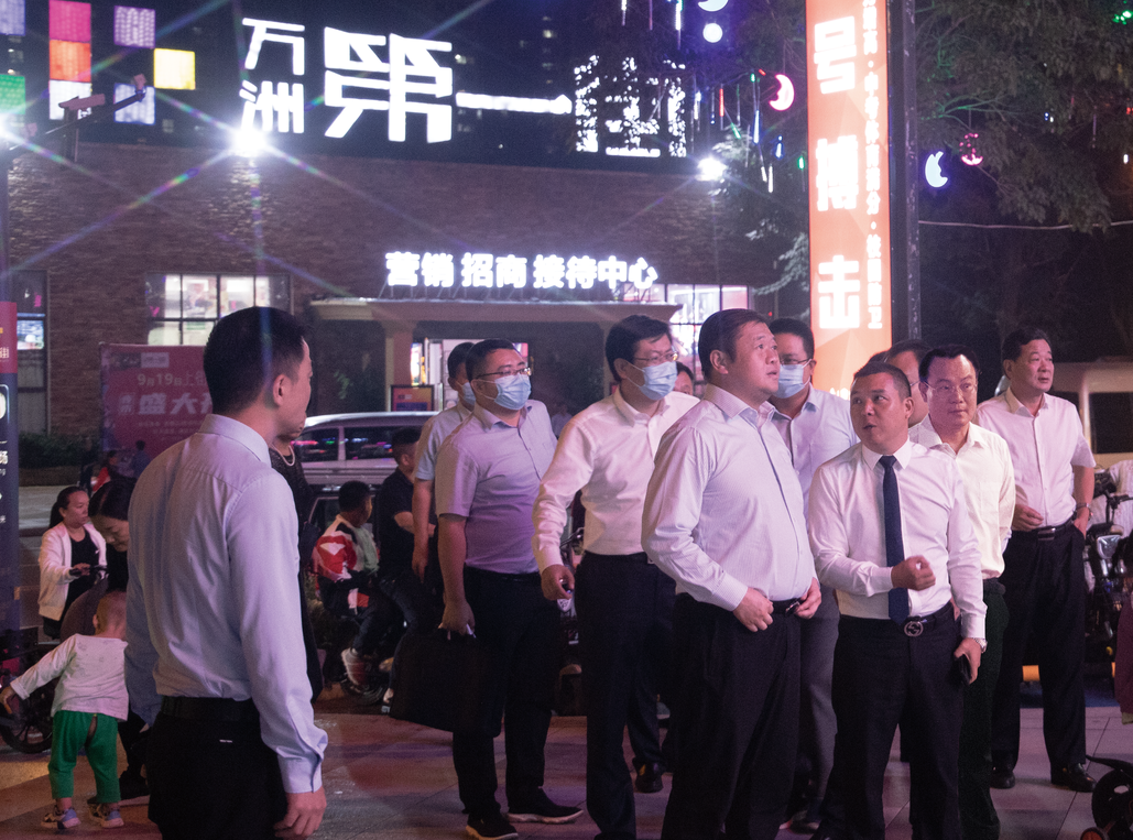山东省商务厅消费促进处二级调研员王春报等领导一行莅临万洲第一街上街里参观指导
