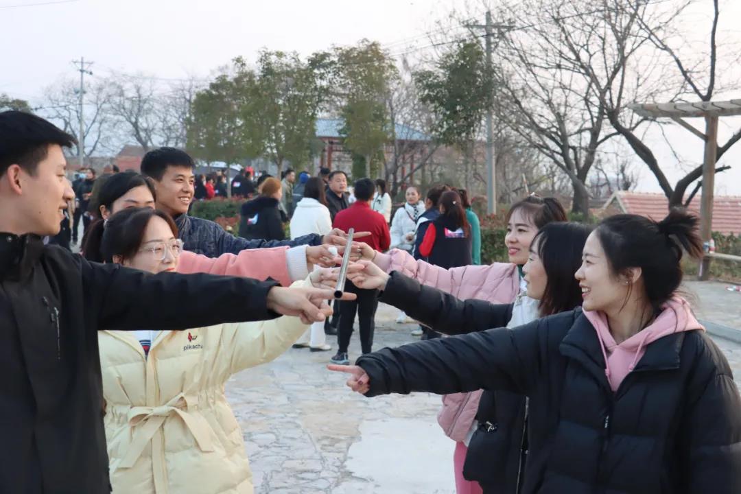 “聚力凝心,共创辉煌”万洲集团·鹤壁万洲汇项目2021冬季拓展活动圆满成功
