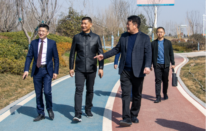 鹤壁市开发区工委副书记、管委副主任李雷一行莅临万洲汇视察指导工作