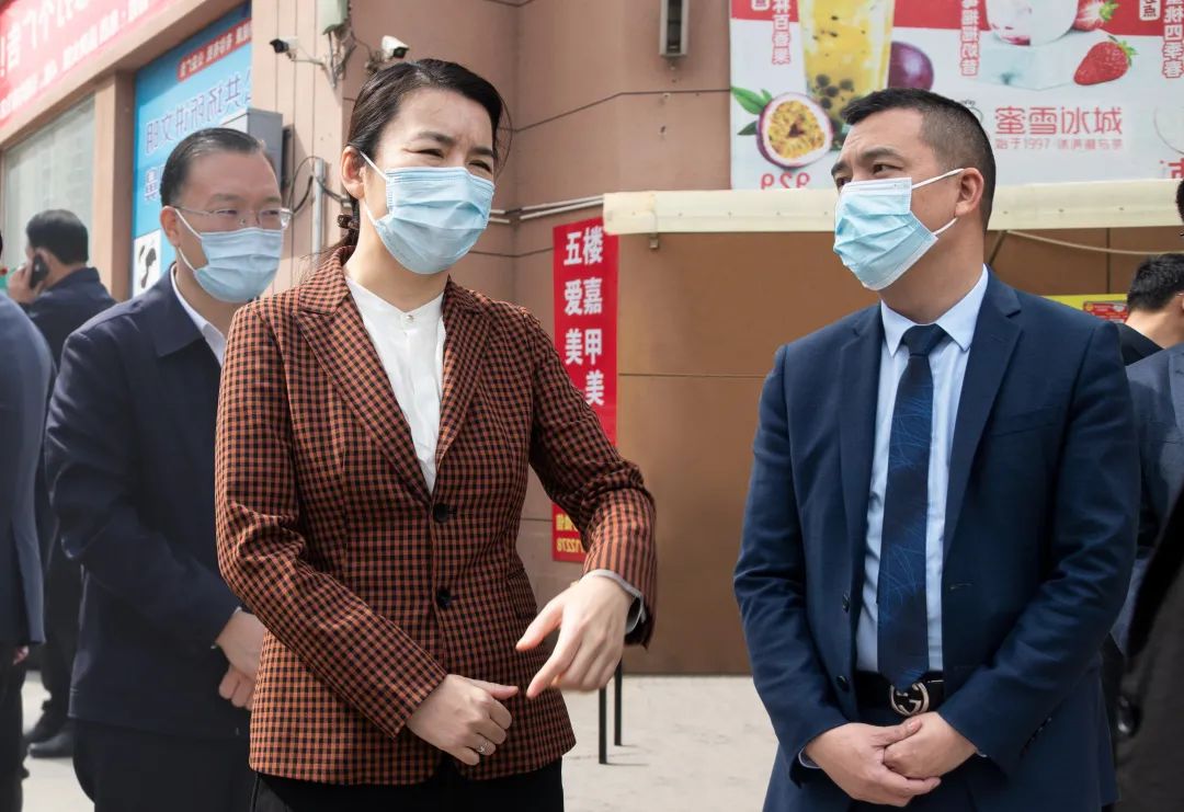 枣庄市委副书记、市长张宏伟莅临万洲第一街视察指导工作