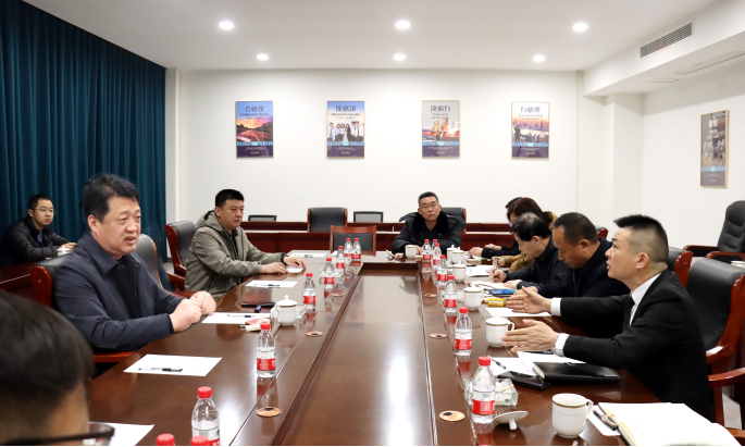 3月17日,开发区工委副书记、管委副主任李雷带领各相关职能部门领导莅临万洲汇,组织召开万洲汇工作推进专题协调会