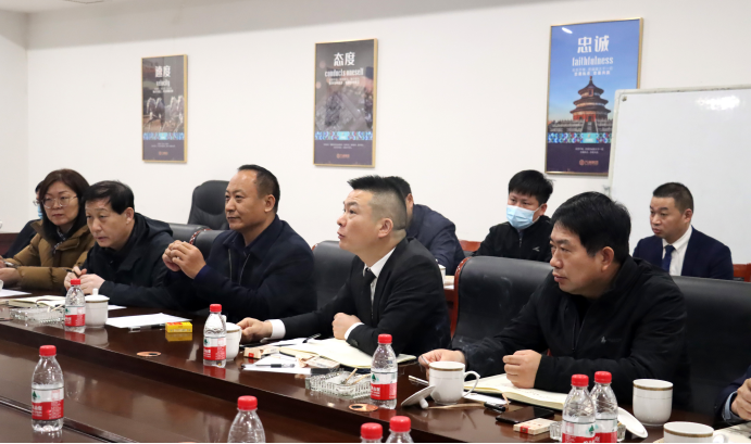 3月17日,开发区工委副书记、管委副主任李雷带领各相关职能部门领导莅临万洲汇,组织召开万洲汇工作推进专题协调会
