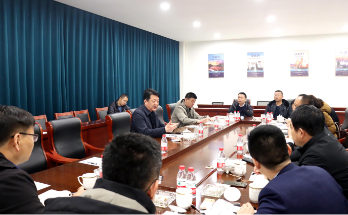 3月17日,开发区工委副书记、管委副主任李雷带领各相关职能部门领导莅临万洲汇,组织召开万洲汇工作推进专题协调会