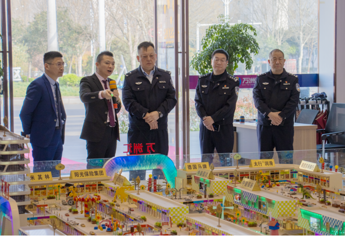 鹤壁交警支队支队长吕连海等领导一行莅临万洲汇调研指导车管所进驻工作