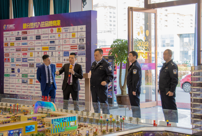 鹤壁交警支队支队长吕连海等领导一行莅临万洲汇调研指导车管所进驻工作