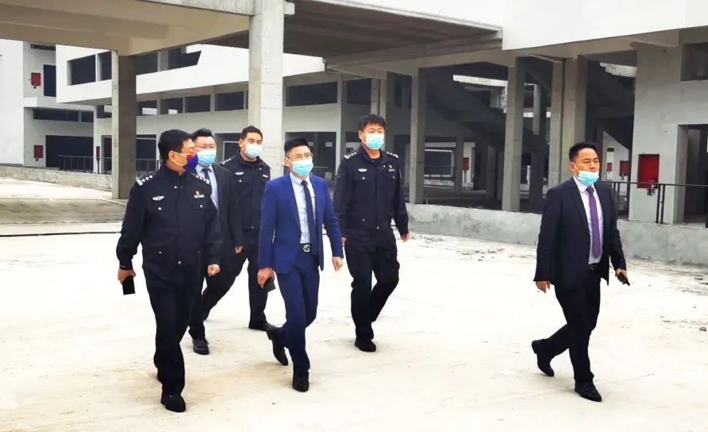 鹤壁市交警支队副支队长王普军等领导一行莅临万洲汇落实推进车管所、交警事故处理中心进驻工作