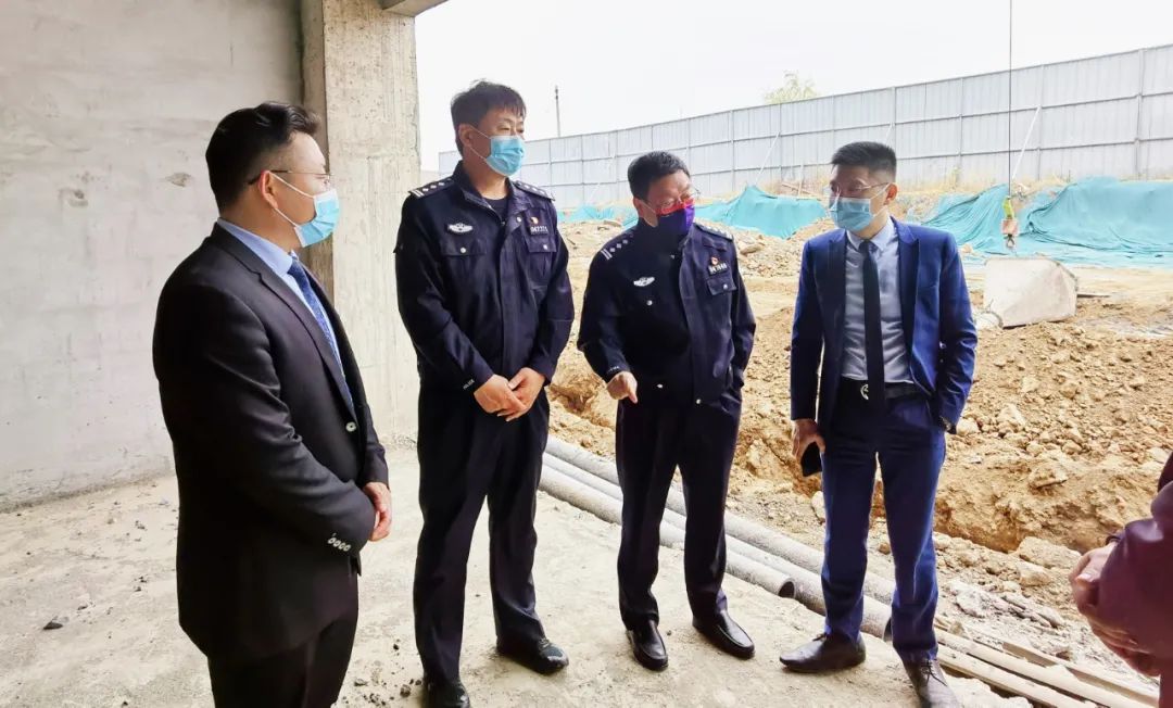 鹤壁市交警支队副支队长王普军等领导一行莅临万洲汇落实推进车管所、交警事故处理中心进驻工作