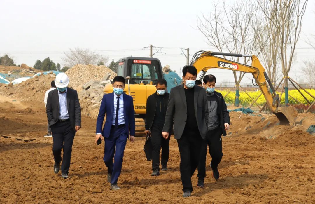 开发区工委副书记、管委副主任李雷等领导一行莅临万洲汇,督导协调项目推进情况