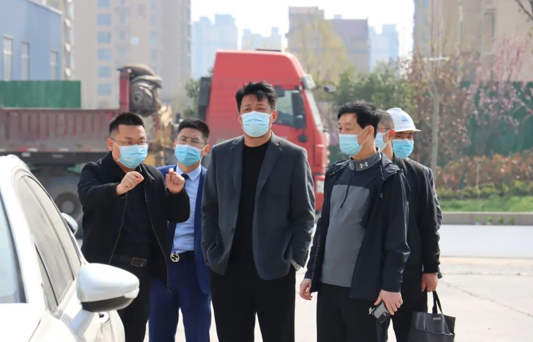 开发区工委副书记、管委副主任李雷等领导一行莅临万洲汇,督导协调项目推进情况